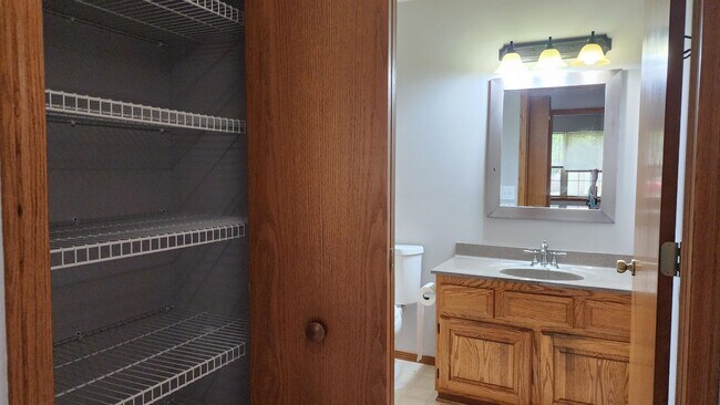 Building Photo - 5153 Oak Valley Dr