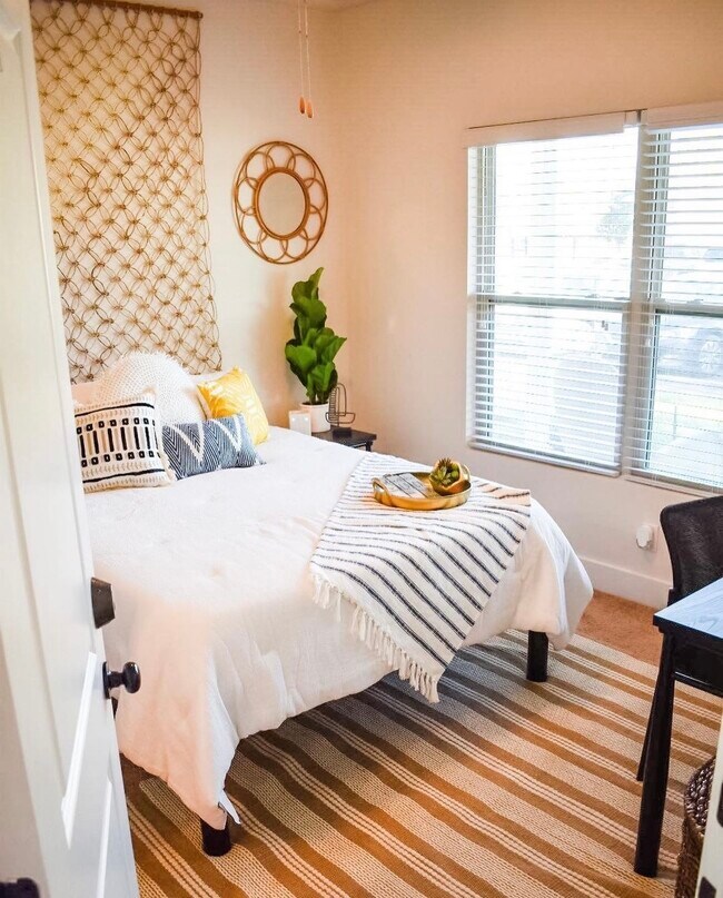 Building Photo - Garnet Crossing