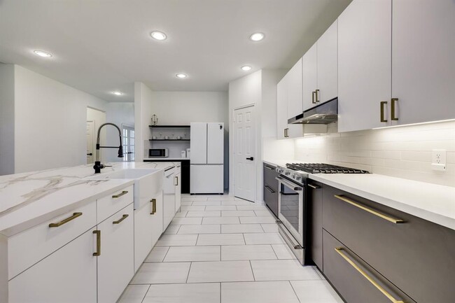 Building Photo - 4427 Garden Ridge Ct