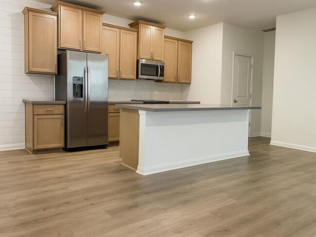 Building Photo - 1515 Iberville Dr