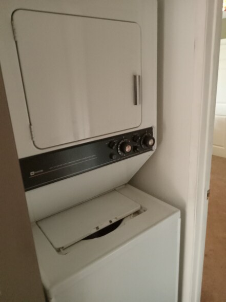 Building Photo - 16737 Lawrence Way