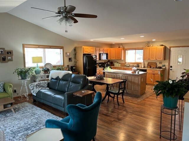 Building Photo - 1703 Coranado St