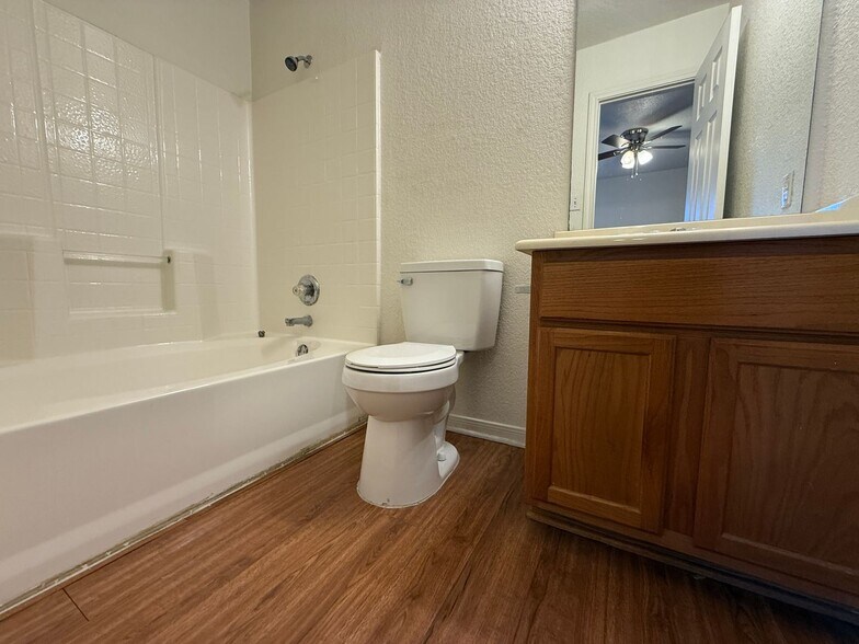 Building Photo - 1403 Dugger Cir