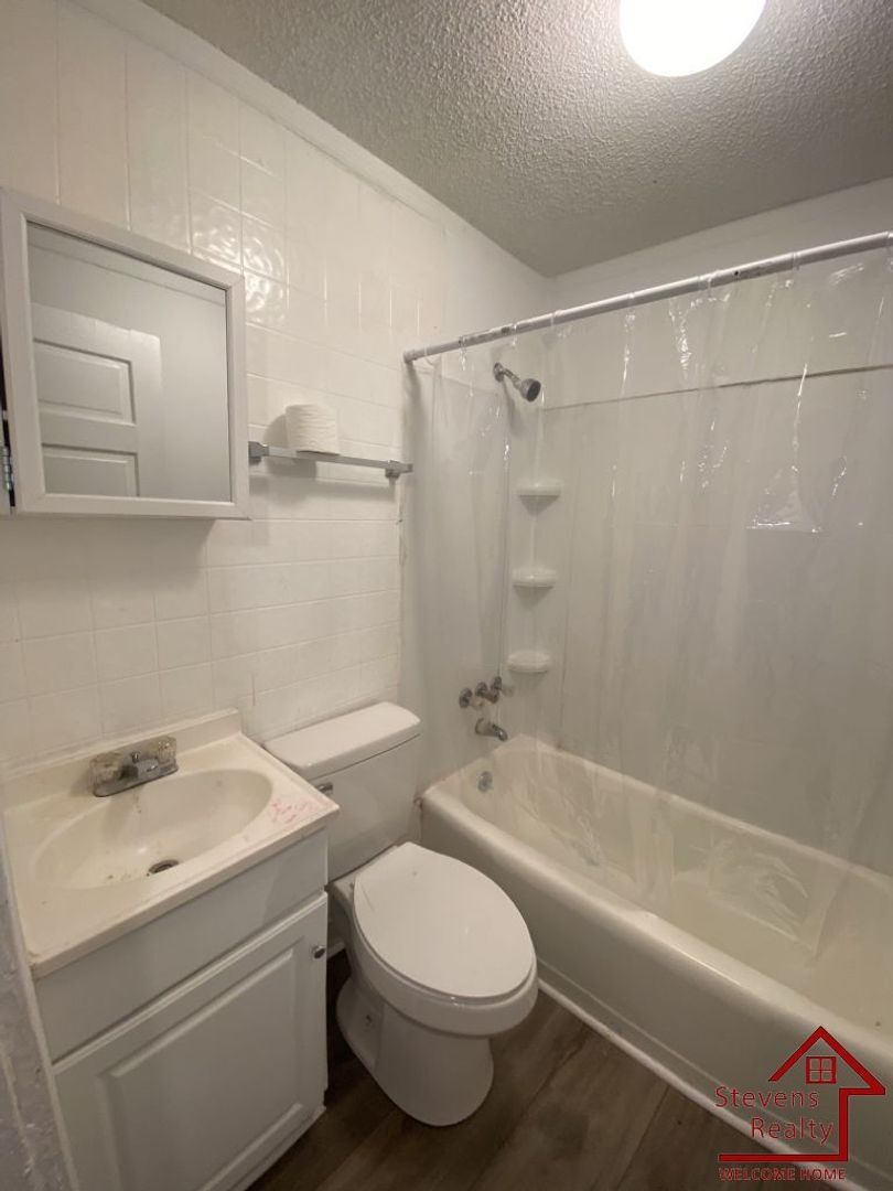 Building Photo - 4020 Kirkland Ave