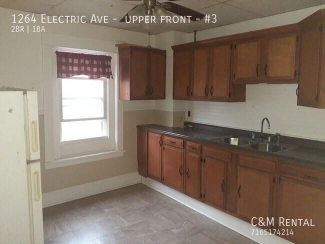 Building Photo - Nice 2 Bedroom - Upper Apartment