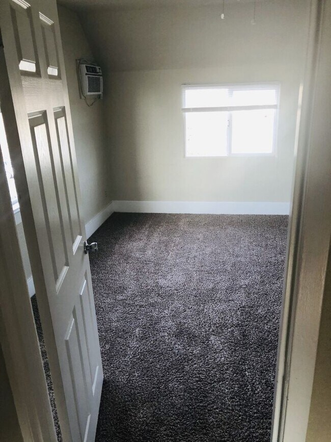 Building Photo - *683-685 High St