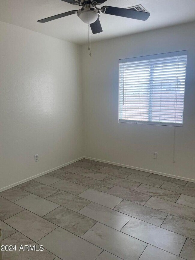 Building Photo - 1333 S 220th Dr