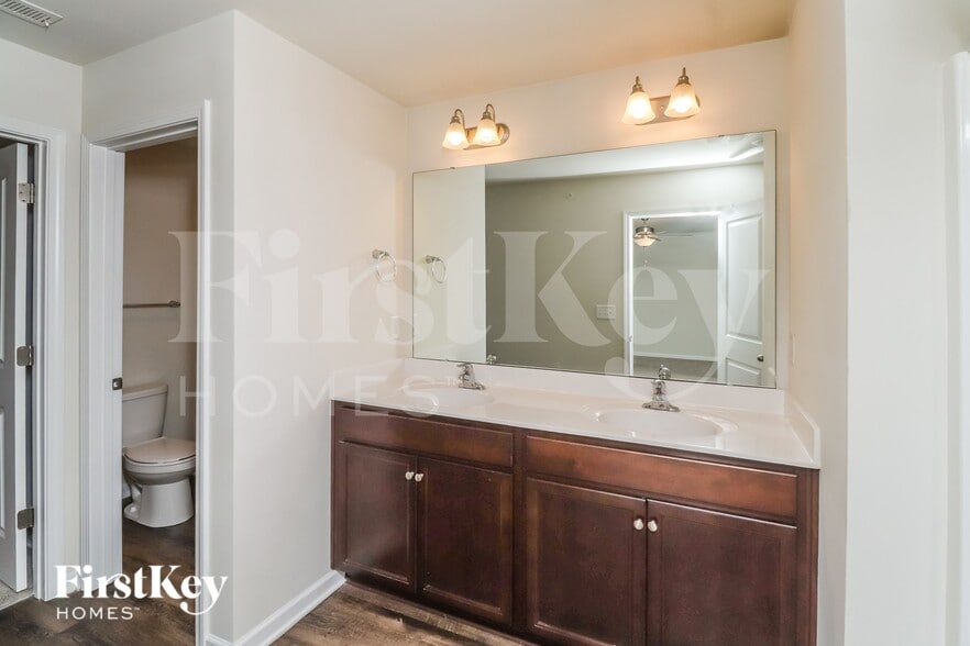 Building Photo - 2046 Cypress Village Dr NW