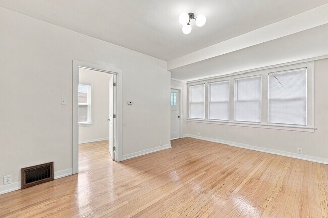 Building Photo - 310 E 138th St