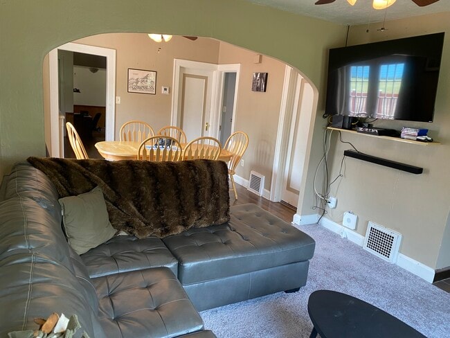 Building Photo - 2617 Maple Ave NE