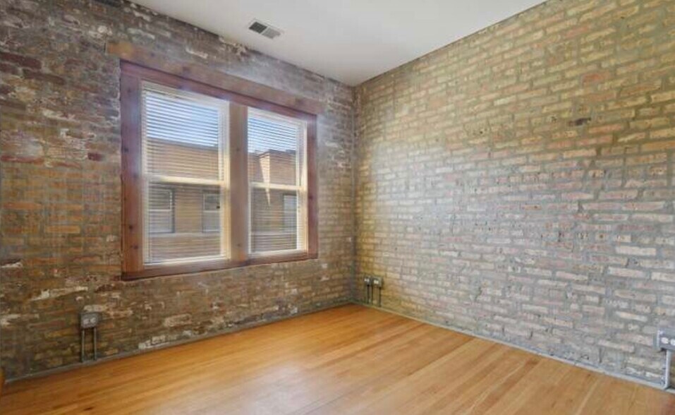 Building Photo - 1221 W Greenleaf Ave