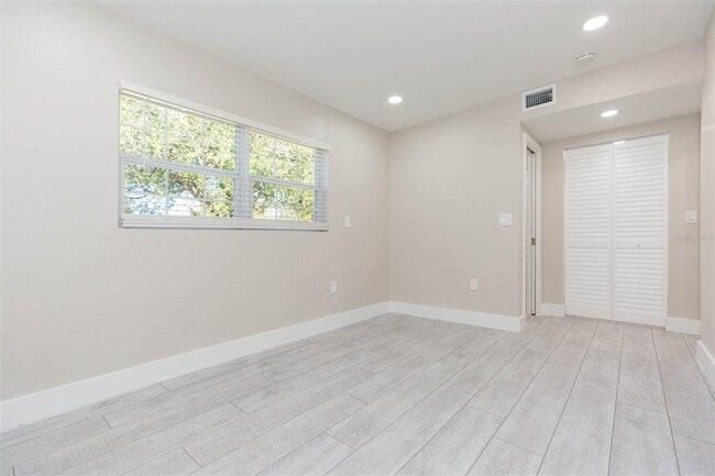 Building Photo - 4203 W Oklahoma Ave