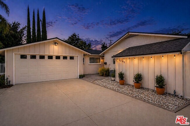 Building Photo - 5245 Ventura Canyon Ave