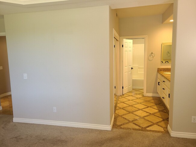 Building Photo - Great golf course views