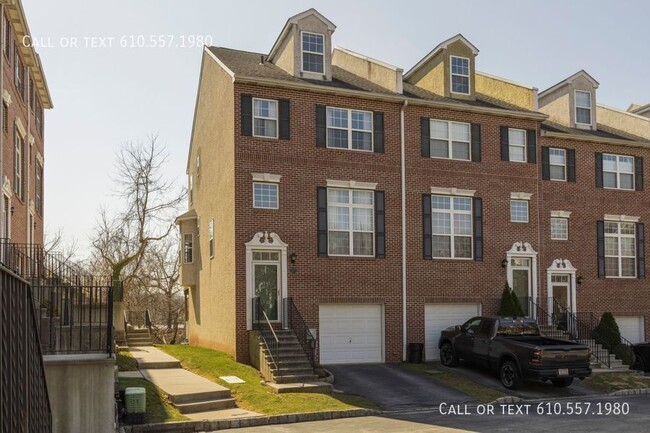 Primary Photo - BEAUTIFUL BRICK TOWNHOME LOCATED IN FREEDL...