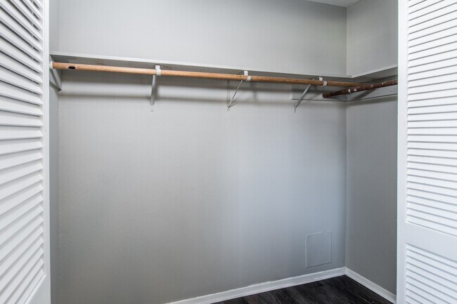 Building Photo - 16210 Cypress Point Dr