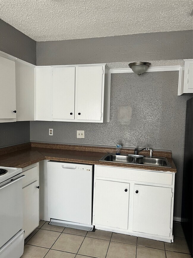 Building Photo - 7247 Chasewood Dr