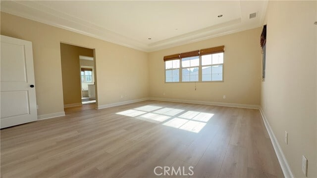 Building Photo - 22 Statuary