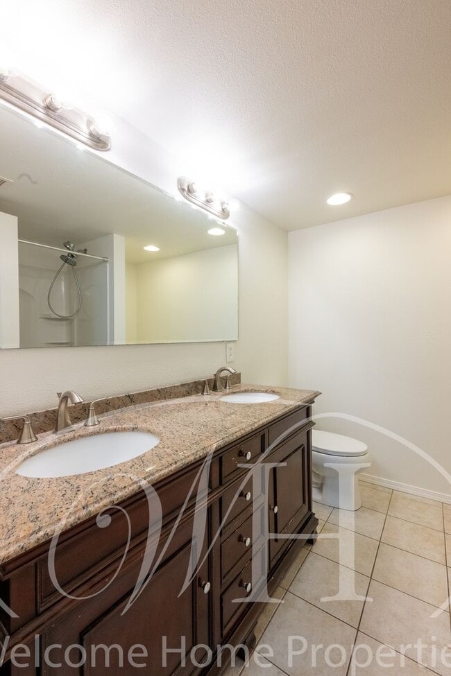 Building Photo - Spacious 5 Bedroom Home with Fenced Yard & Covered Parking