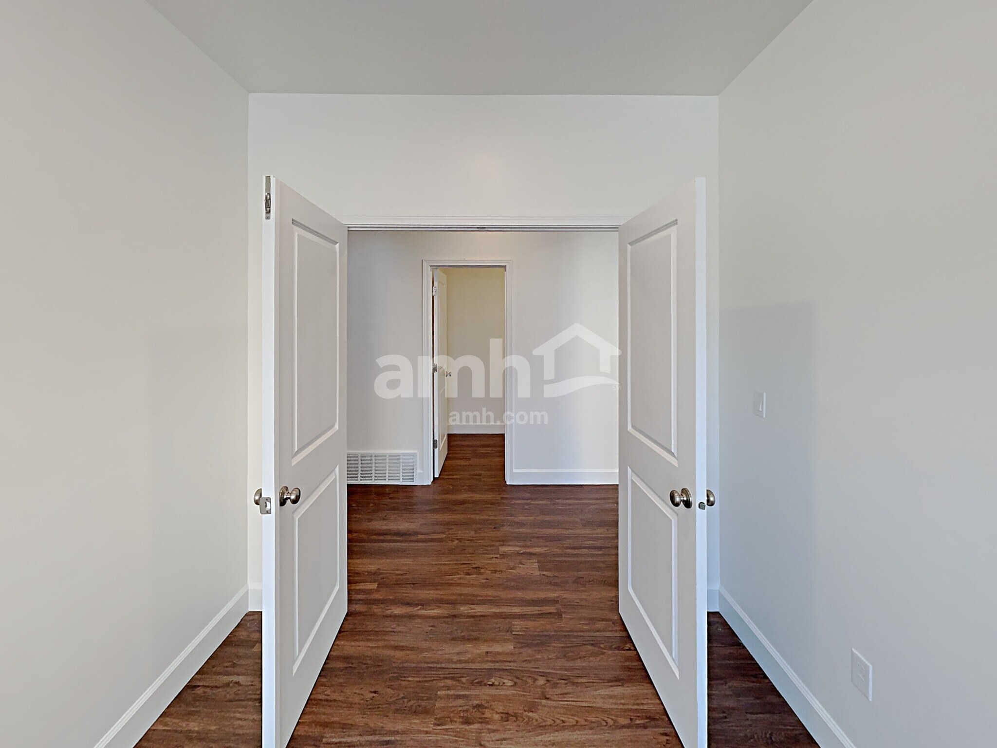 Building Photo - 6101 W Arranmore Dr