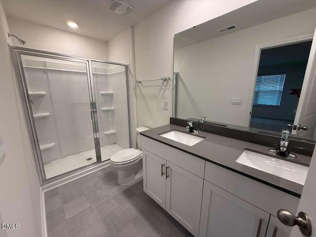 Building Photo - 417 Belgian Red Wy