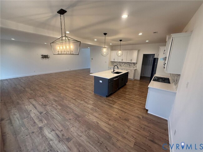 Building Photo - 7048 Dunton Rd