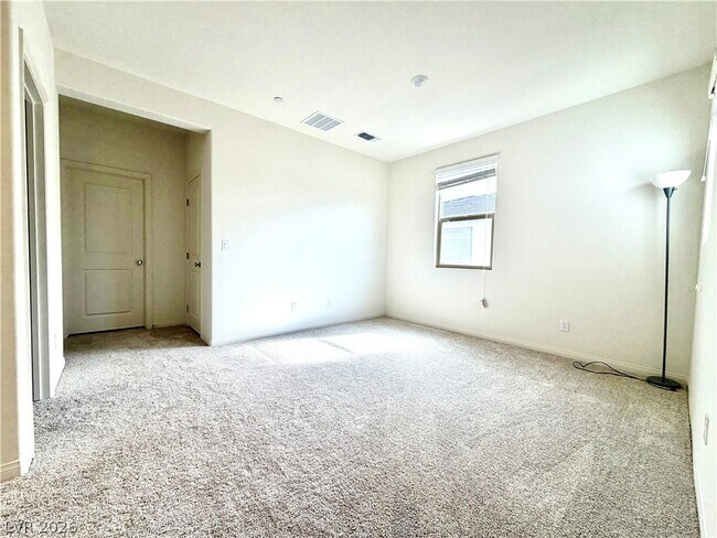 Building Photo - 11852 Black Canary Ave