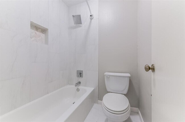 Building Photo - 5701 Village Arbour Dr