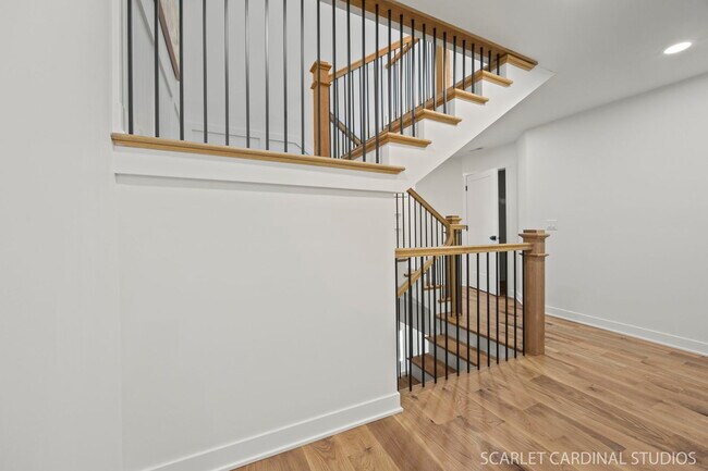 Building Photo - 715 N Brainard St