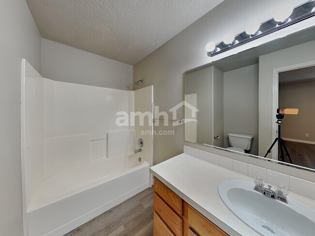 Building Photo - 410 W Mule Ct