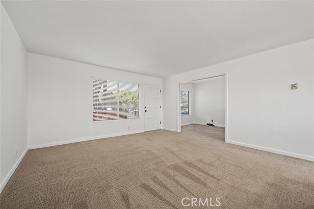 Building Photo - 585 Glenneyre St