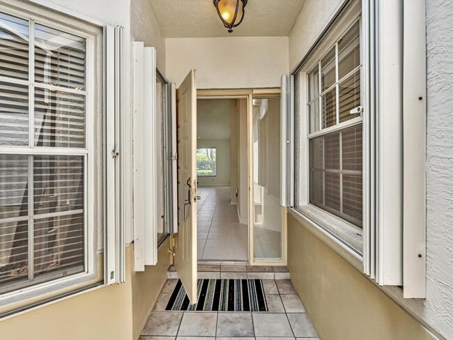 Building Photo - 6094 Lake Hibiscus Dr