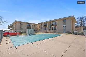 Building Photo - 2807 Pembroke Ln