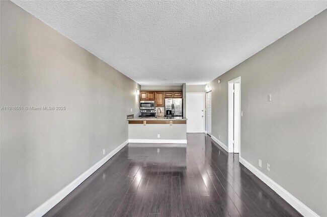 Building Photo - 2701 Riverside Dr