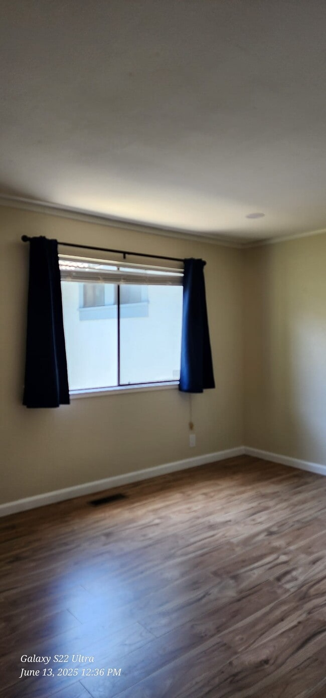 New flooring, recess lights, new flooring - 34752 Hemet Common