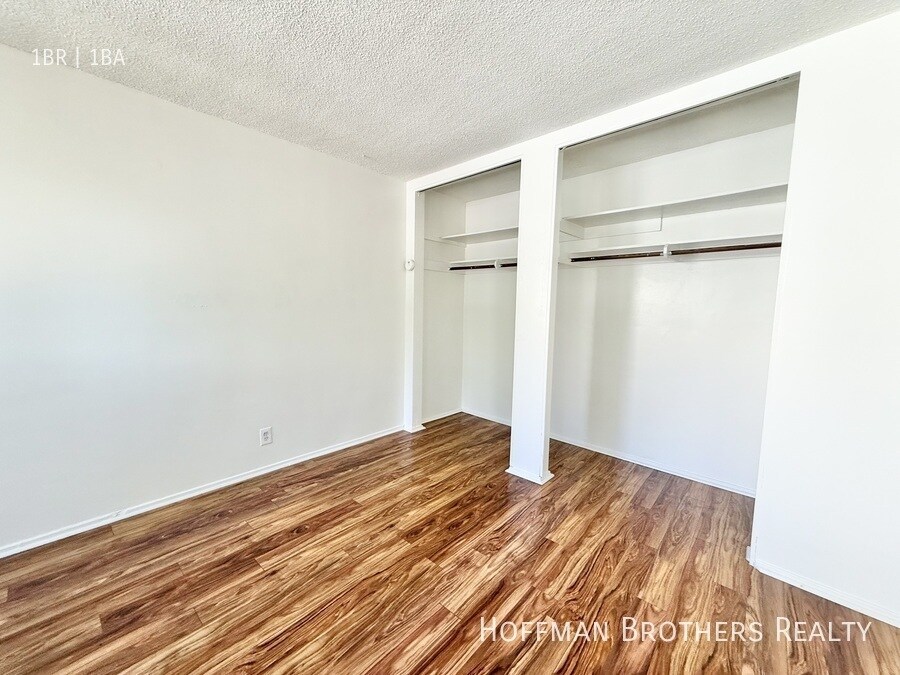 Building Photo - 4033 Sunset Blvd