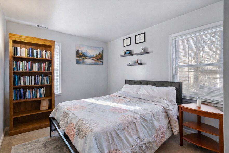 Building Photo - 36 Maynard Dr