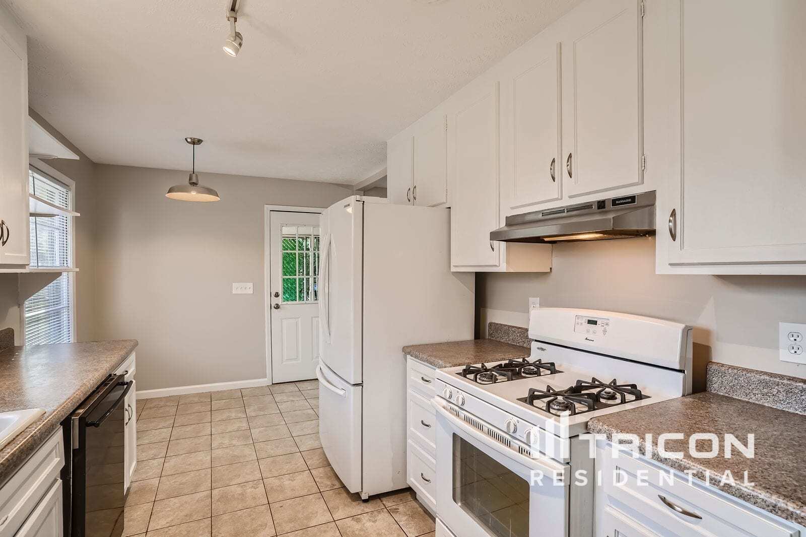 Building Photo - 455 Huntington Dr