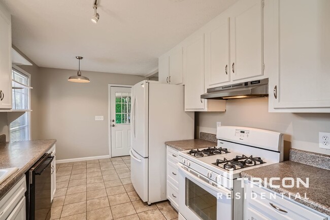 Building Photo - 455 Huntington Dr