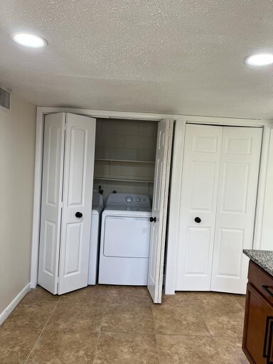 Building Photo - 1807 W 4th St