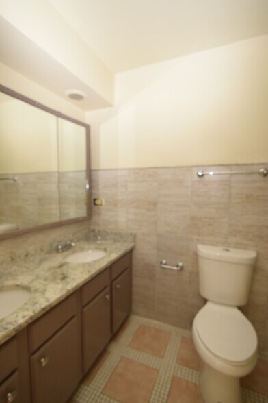 Building Photo - 5025 Carol St