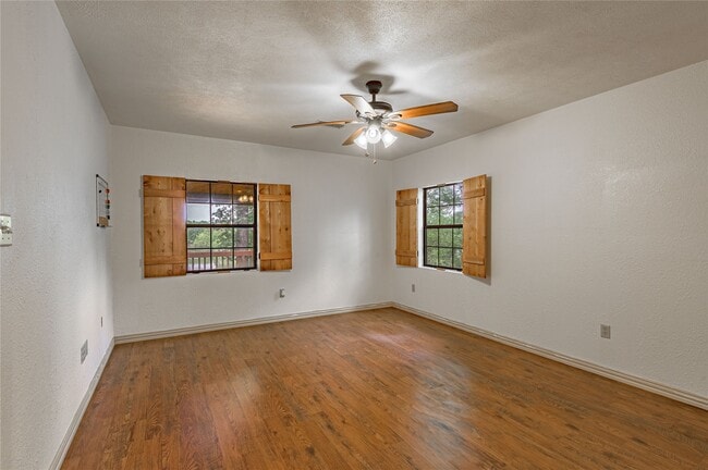 Building Photo - 73 Thomas Lake Rd