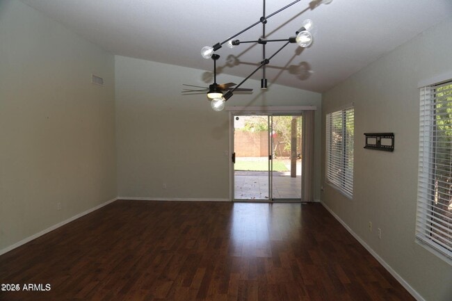 Building Photo - 2228 E Aire Libre Ave
