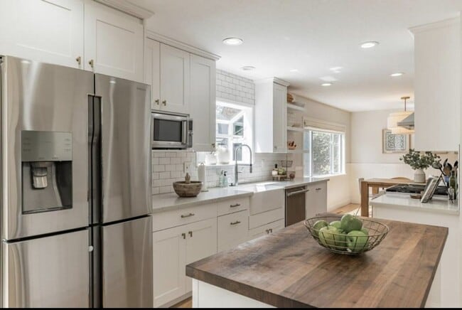 Building Photo - 4 Bedroom/ 3 Bathroom in Dublin!!