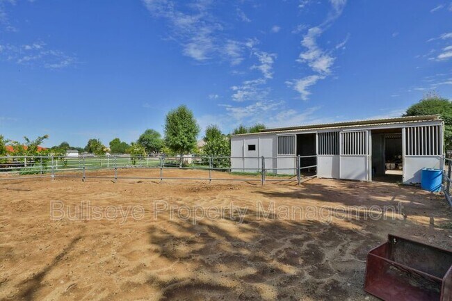 Building Photo - 2672 E Mesquite St