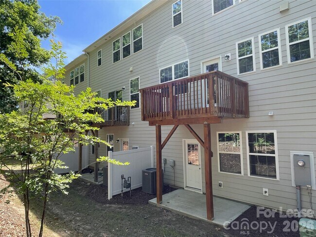 Building Photo - 14019 Martin Hill Wy