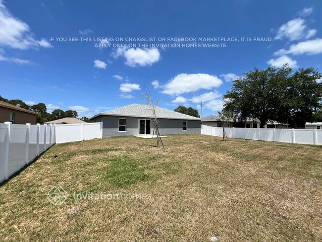 Building Photo - 1752 SW Dreyfuss Blvd