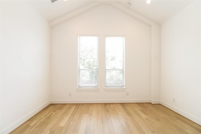 Building Photo - 3052 Truxillo St