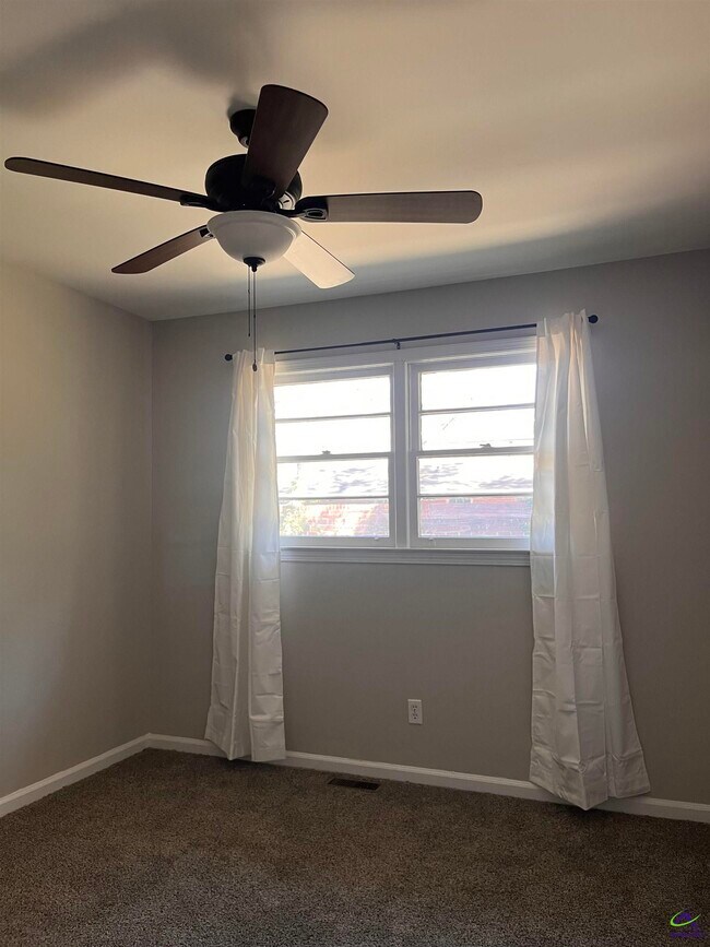 Building Photo - 202 Sherman St