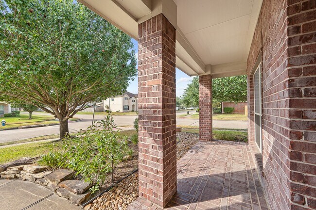 Building Photo - 10003 Lynette Falls Dr